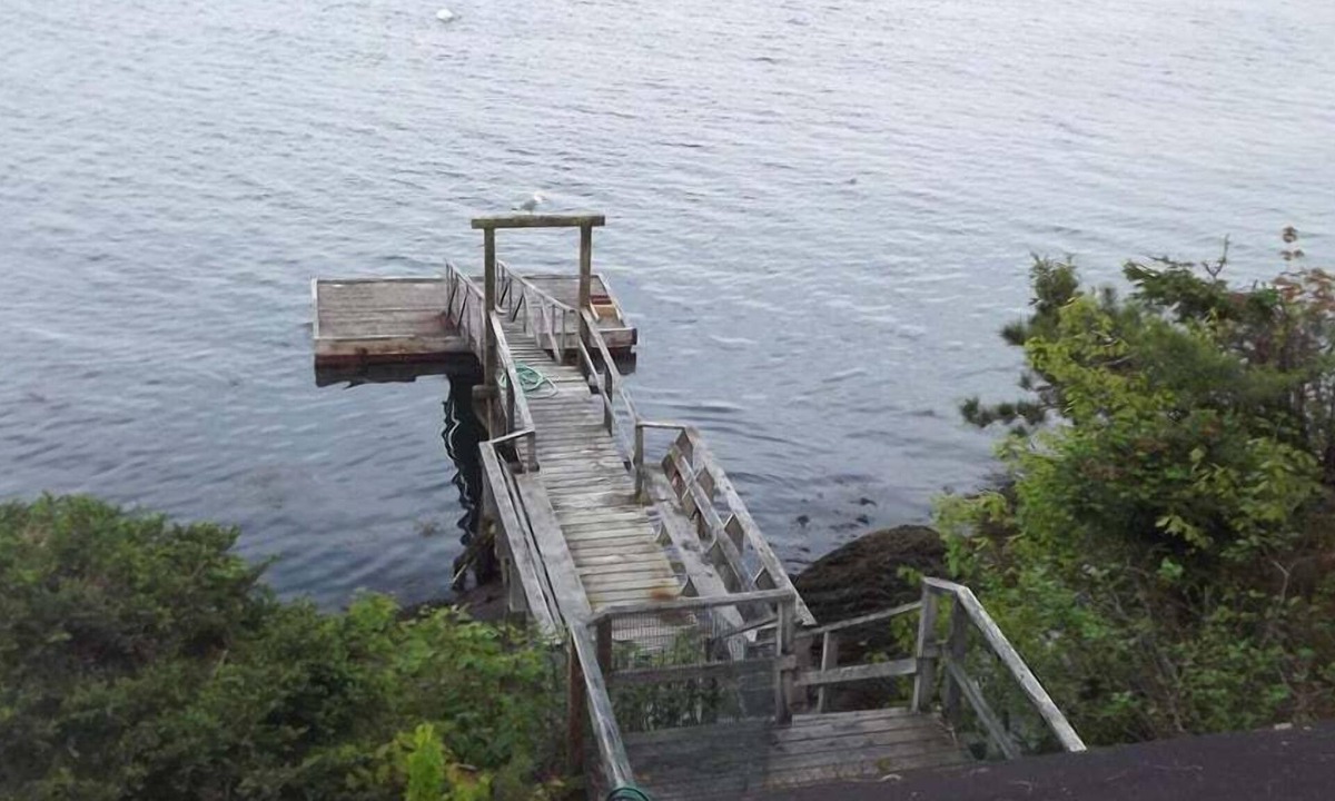 Southport Cottage | Experience coastal charm at the Pine Cliff Dweller in Southport, ME.
