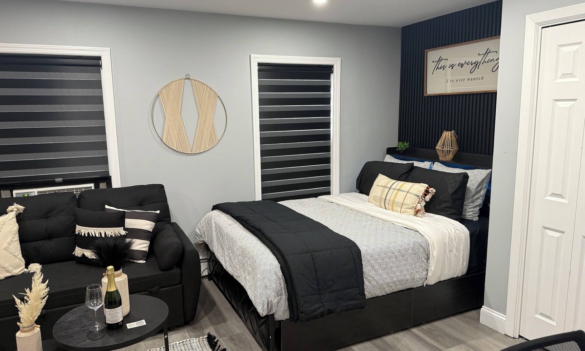 University Heights Apartment | Fabulous 1-bedroom apartment with AC in vibrant Bronx neighborhood