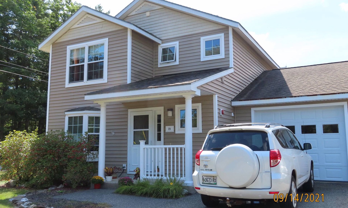 Brunswick House | Fabulous 3-bedroom townhome in wooded area and near many shops and services