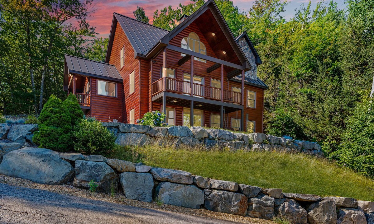 Gilford House | Fabulous 4BR house mountain & Lake Views, in lovely Gilford