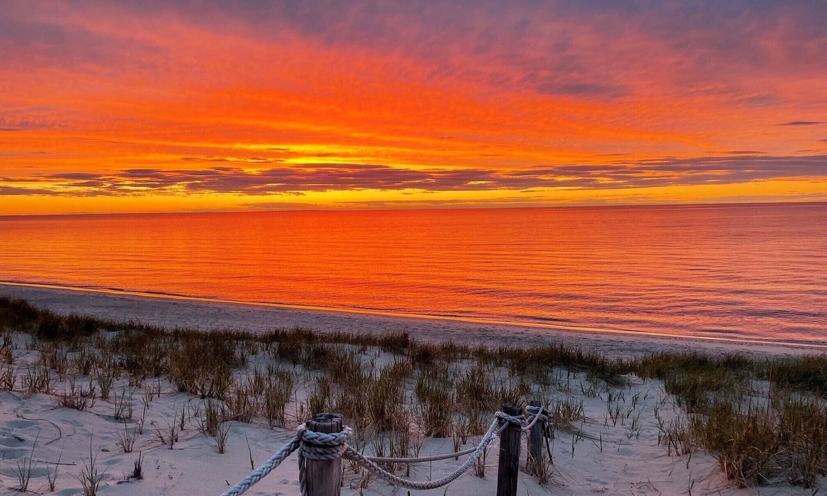 East Dennis House | Fabulous 5-bedroom beachfront house in charming Quivet Village in East Dennis MA