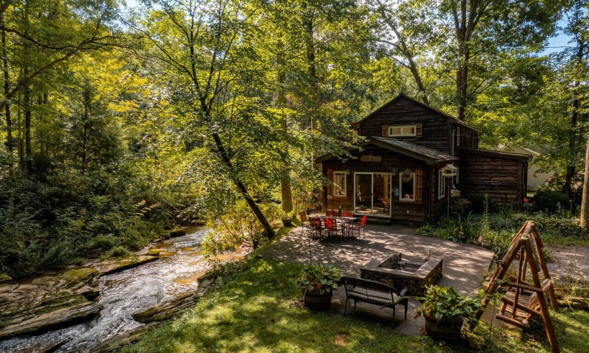 Confluence Cottage | Fall Getaway Creek Haven: Sleeps 6 · 3BR 1BA · Hot Tub Fire Pit Grill Fireplace