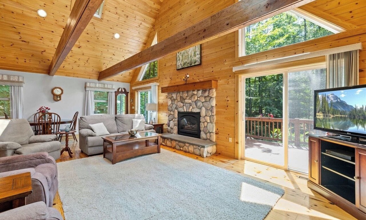 East Wakefield House | Family and dog friendly lakeview 3-bedroom house in Wakefield NH