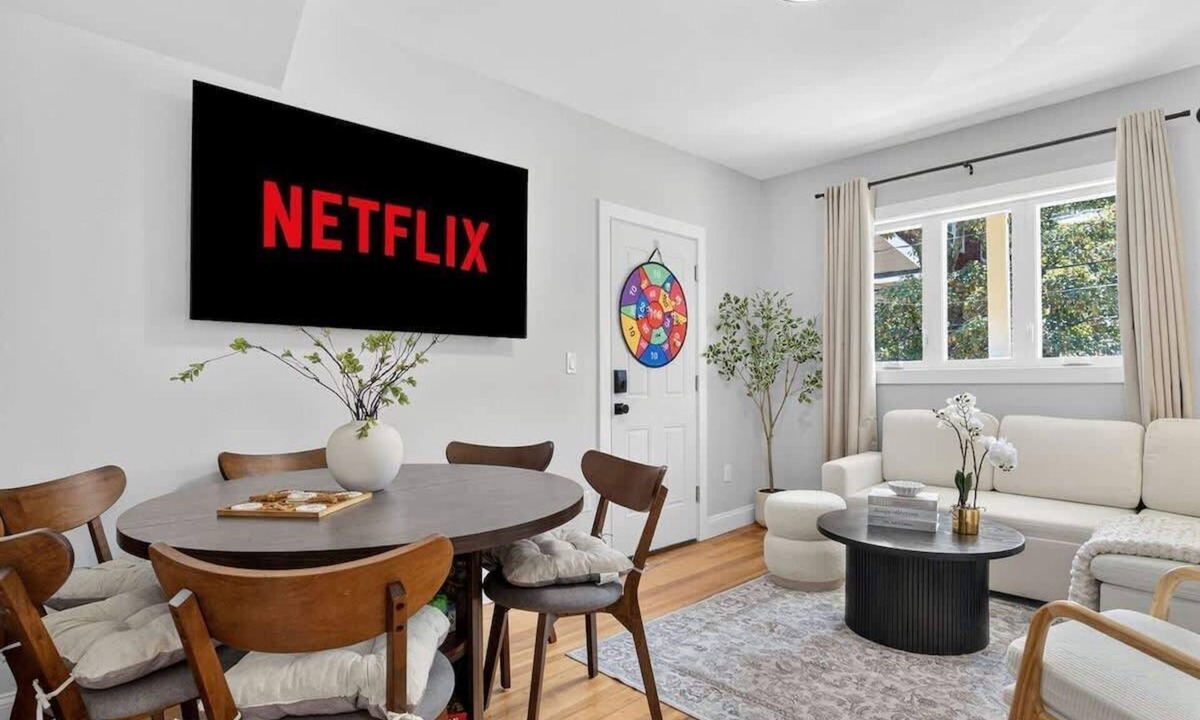 Somerville Apartment | Family/Business | Yard + BBQ + Parking | Game Room