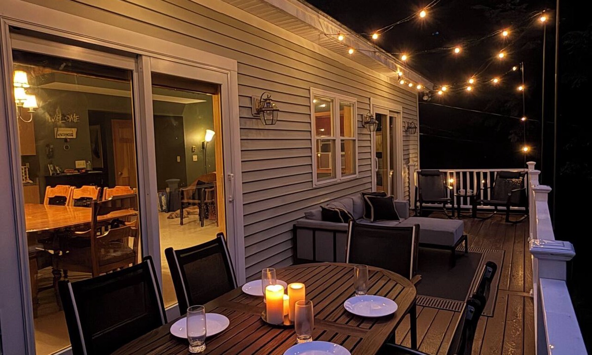 Eidelweiss Village House | Family Cabin Near North Conway Water Views 3 Min Walk to Beach Sleeps 8