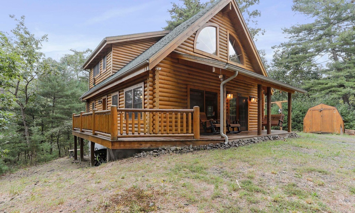 Hancock Cabin | Family Cabin on 20 Private Acres Game Room Near Berkeley Springs