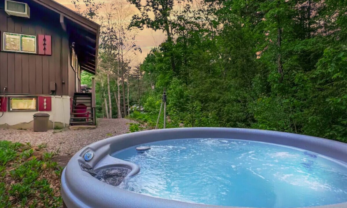 Jackson Ski Chalet | Family Chalet Near Story Land | Private Hot Tub!