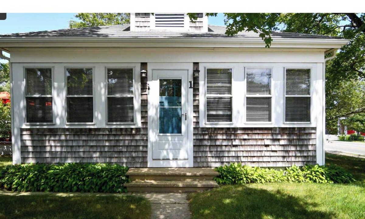 Lagoon Heights Cottage | Family cottage in Oak Bluffs. Close to town