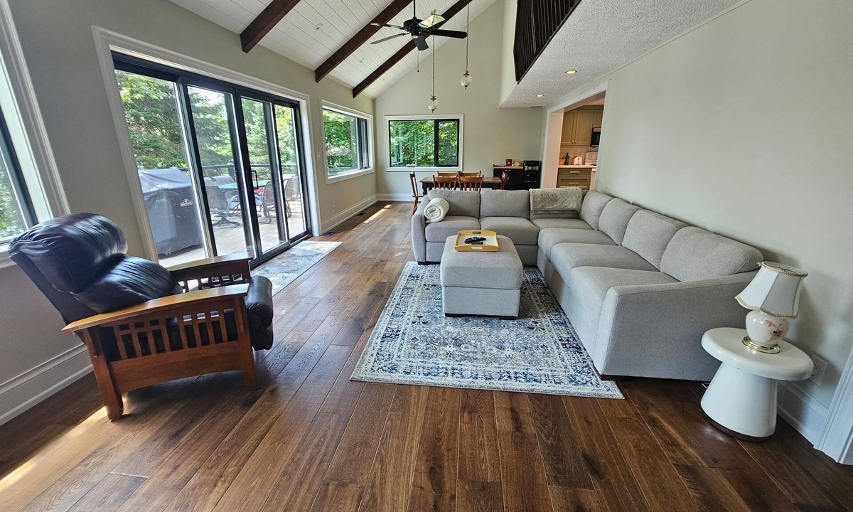 Dunchurch Cottage | Family-Friendly 3BR Cottage Sleeps 6 Waterfront Pet-Friendly AC+Heat