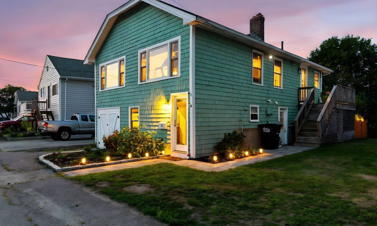 Kenberma Bed & Breakfast | Family friendly home in Hull, steps to downtown and walk to beach!
