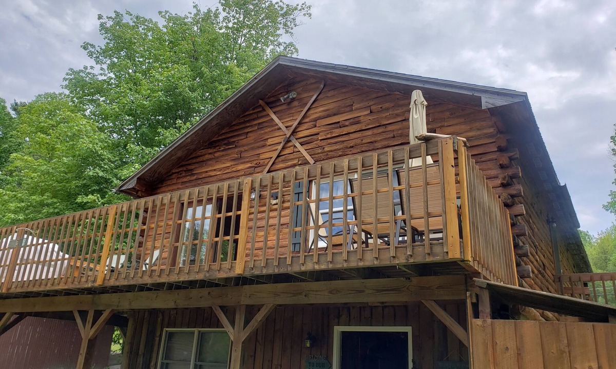 Woodsville Cabin | Family-friendly lakefront cabin nestled in the White Mountains!