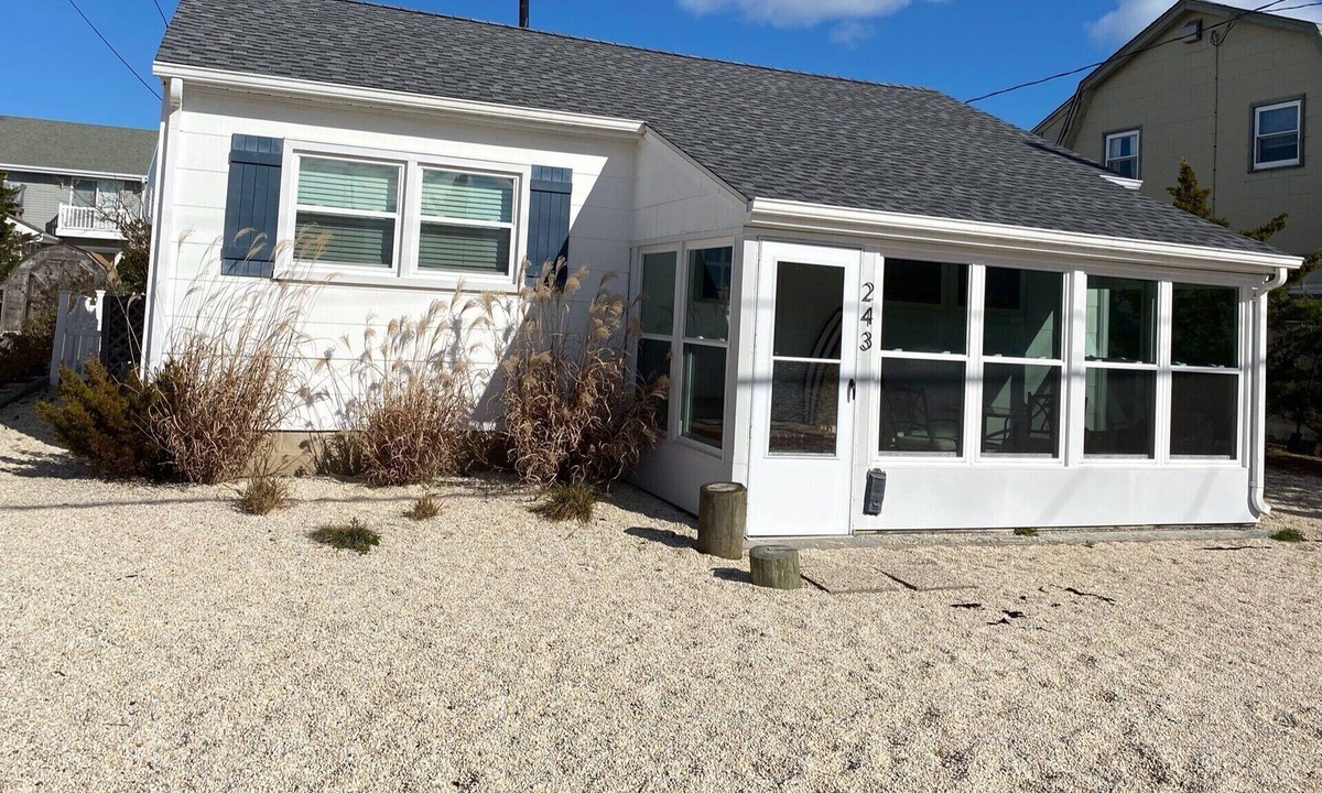 Surf City House | Family Friendly, Off Street Parking, Easy Walk to the Beach