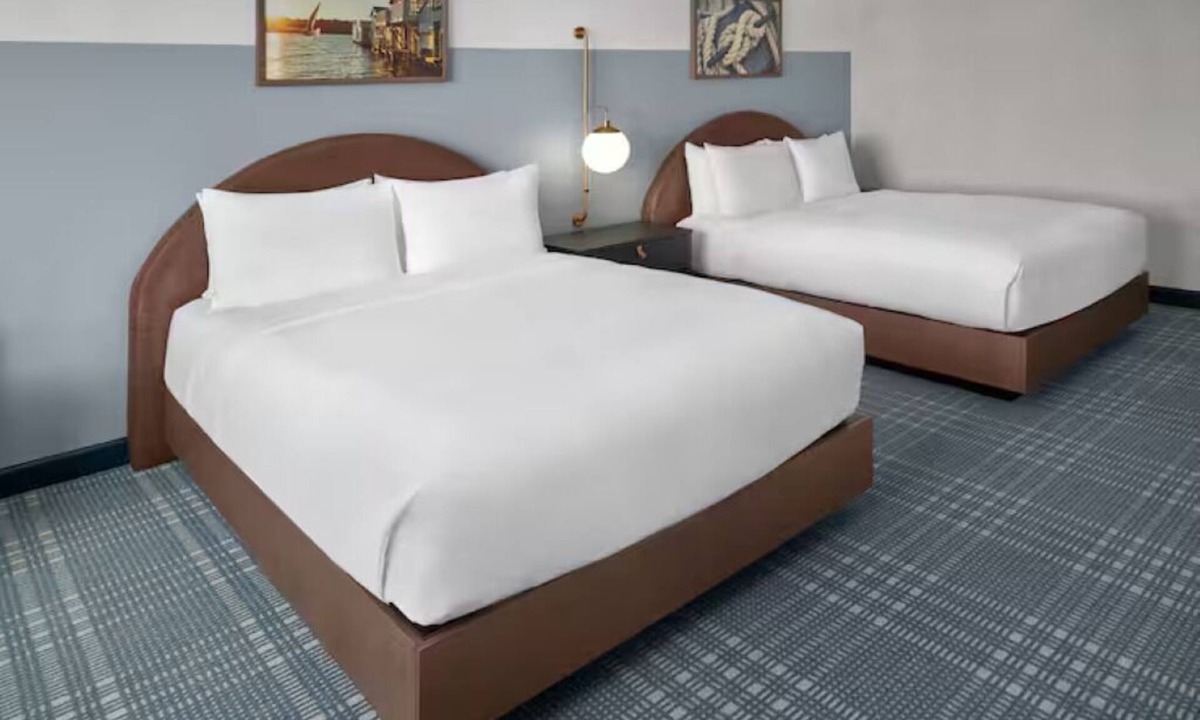 Canandaigua Hotel | Family-Friendly Retreat w/Lake View & Room for Everyone l 2 Rooms + Pool Access