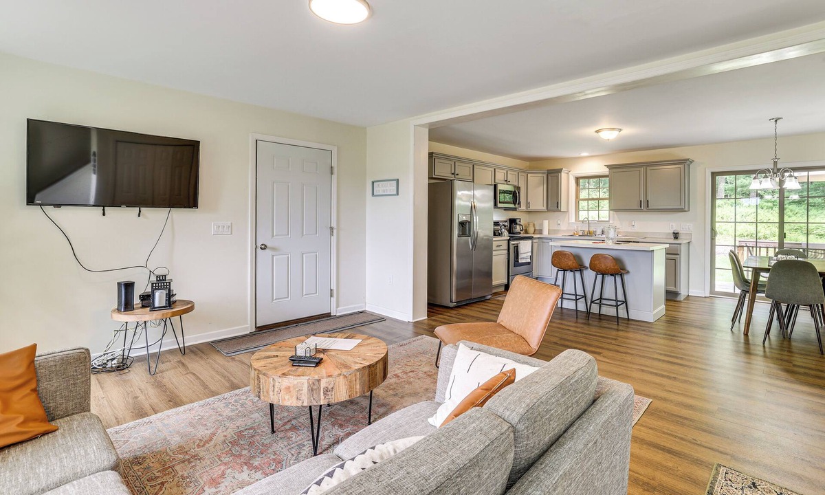 Gilman House | Family Getaway w/Lake Access in Lebanon!
