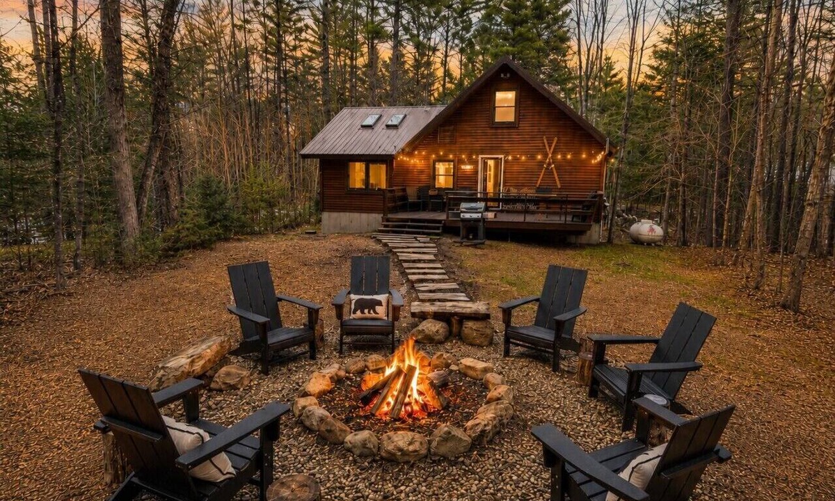 Bartlett Cabin | Family&Pet Friendly*SLOPE SIDE*Fireplace*Stylish