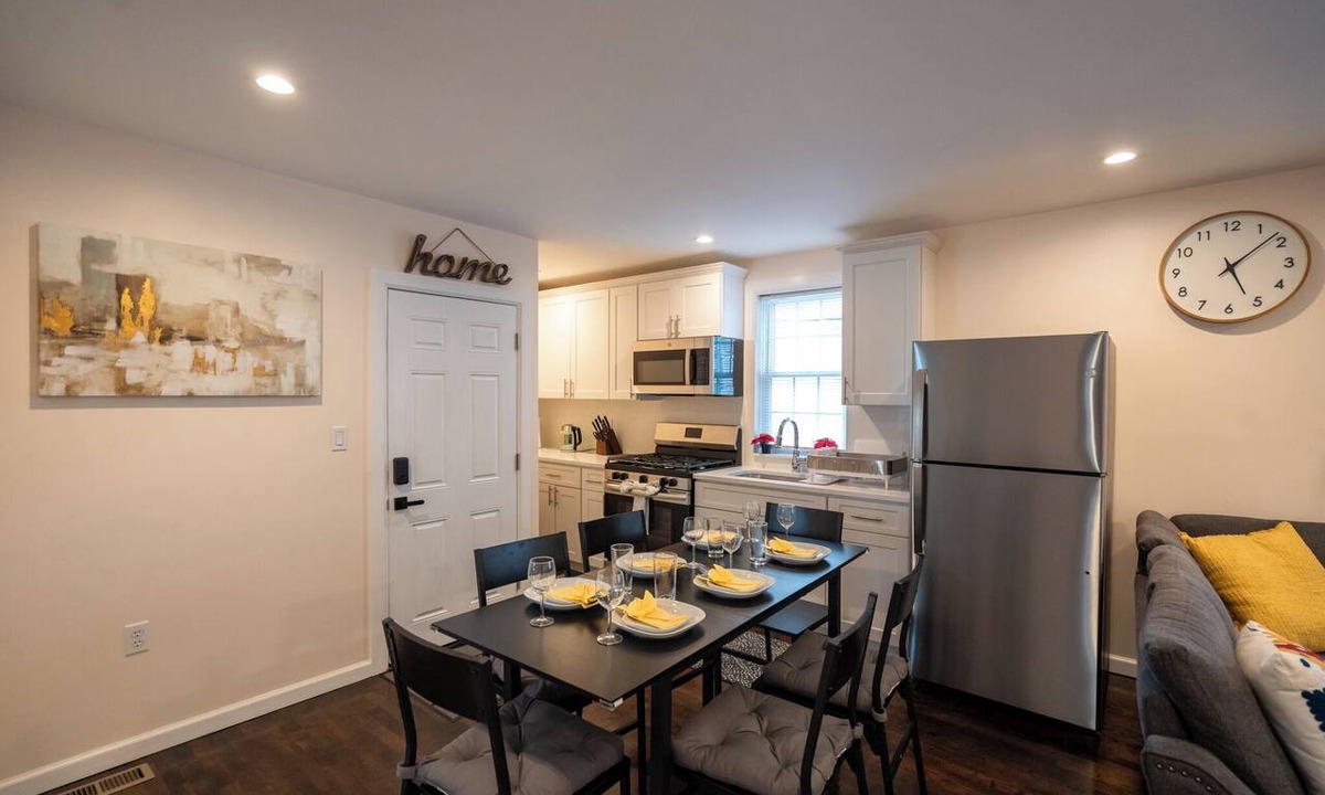 Meeting House Hill Apartment | Family Retreat 4-Bedroom Boston 1st-floor Apt w/Free Parking Pet-Friendly 301