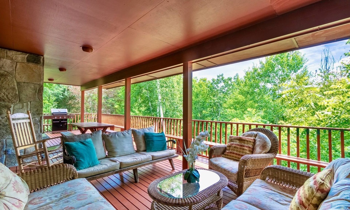 Manchester House | Family Reunion Gem! Pool, Tennis, Deck, Fireplace, Views, Privacy - Dogs loved