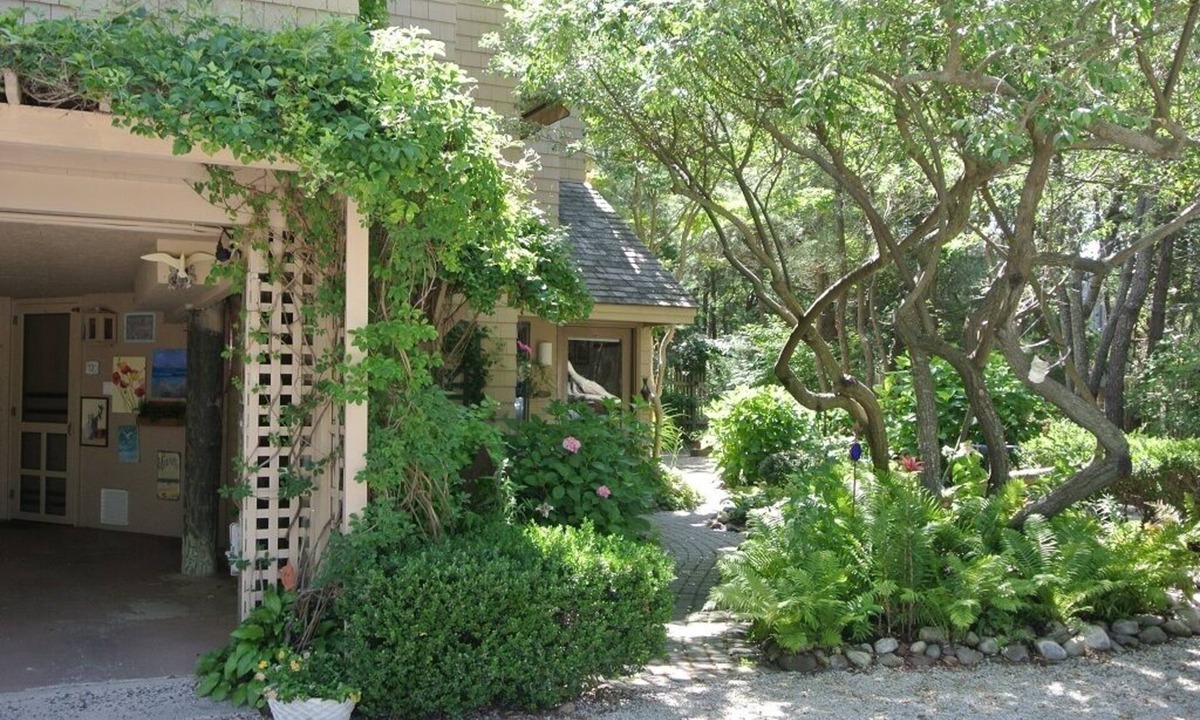 Loveladies House | FAMILY VACATION OASIS. Tranquil elegance, privacy & amenities galore!