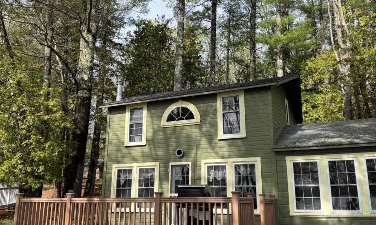 Madison Cottage | Fantastic 4-bedroom cottage on Lake Wesserunsett in East Madison, ME!