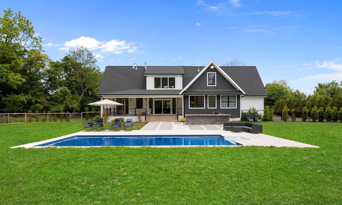 Greenport House | Fantastic 4-bedroom house with Pool and Outdoor Kitchen in charming East Marion
