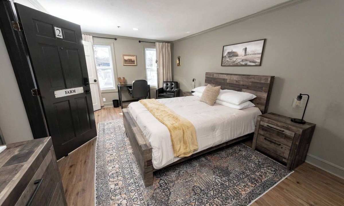 Sherborn Apartment | Farm Room: The Inn at Fireside Tavern Sherborn