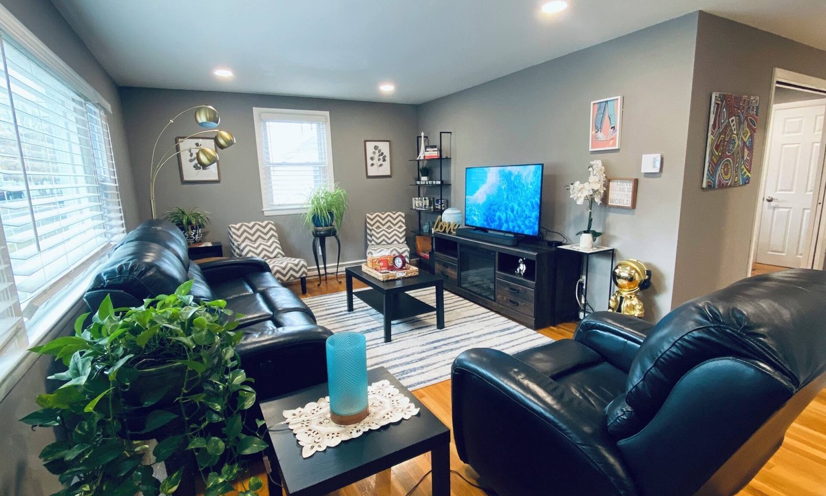 Watertown Apartment | Feel Like Home in Well-Appointed 2BR near Boston