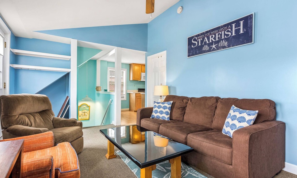Hampton Apartment | Few short steps to the sandy beach. Hampton Hideaway #2. Must SEE!
