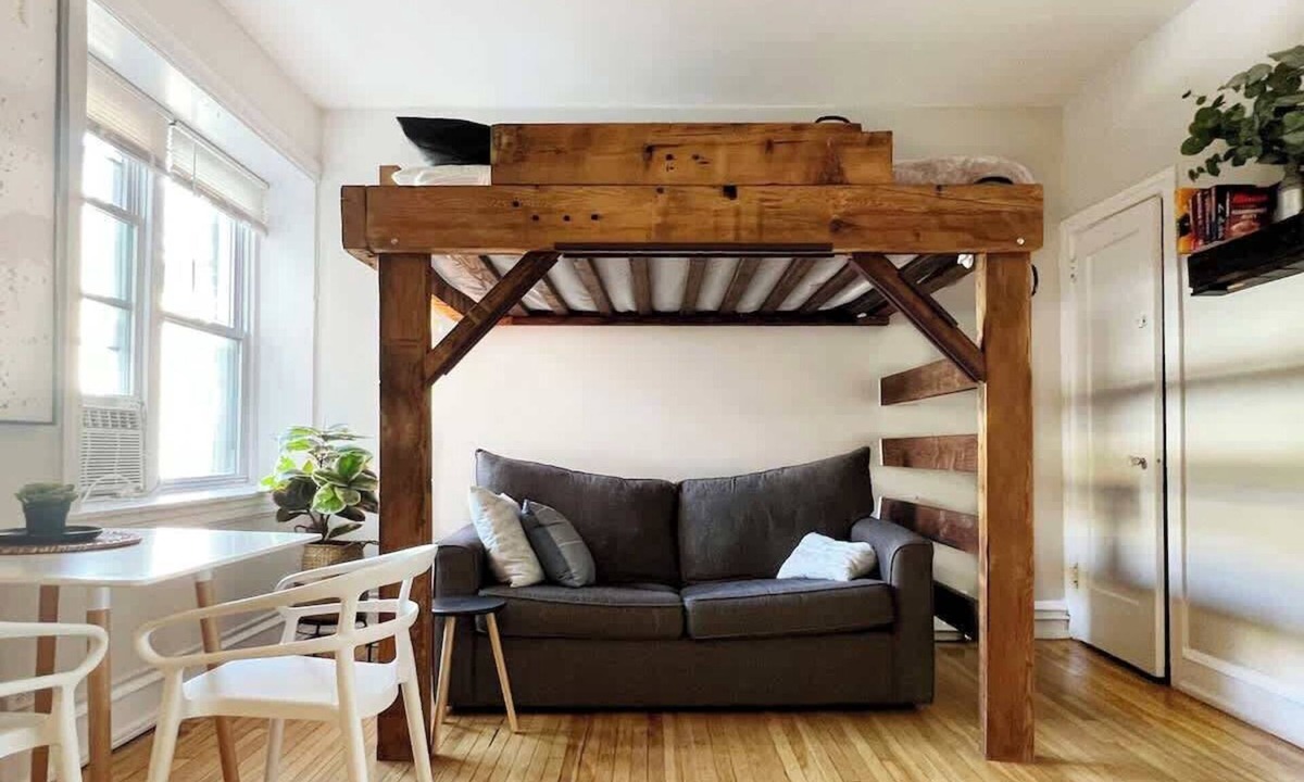 Gayborhood Apartment | FIFA Walkable King Bed 3 Beds