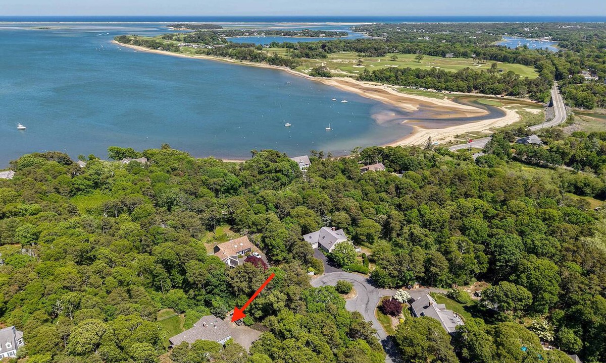 East Harwich House | Fire Pit, Sun Room, Central AC, and Games!
