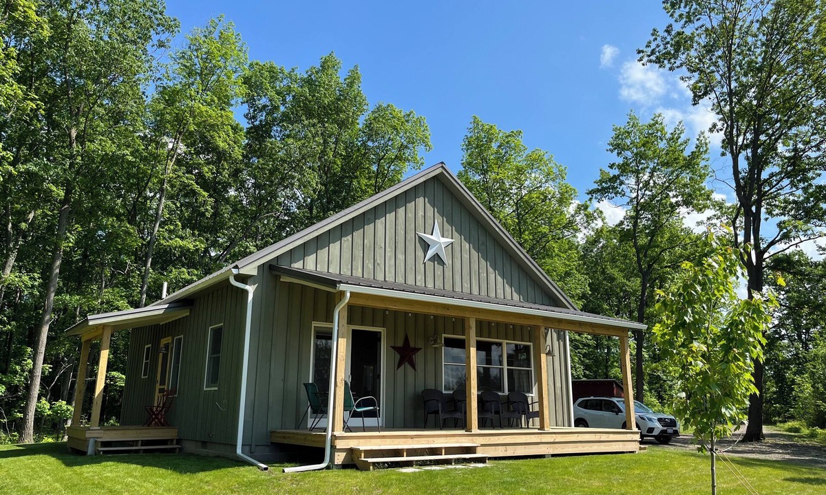 Town of Jerusalem Cottage | Firefly Cottage in the heart of the FingerLakes. Amazing Vineyard views