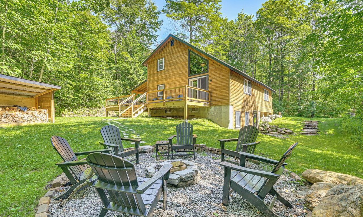 Wilmington House | Fishing Pond + Pool! Resort Retreat in Wilmington