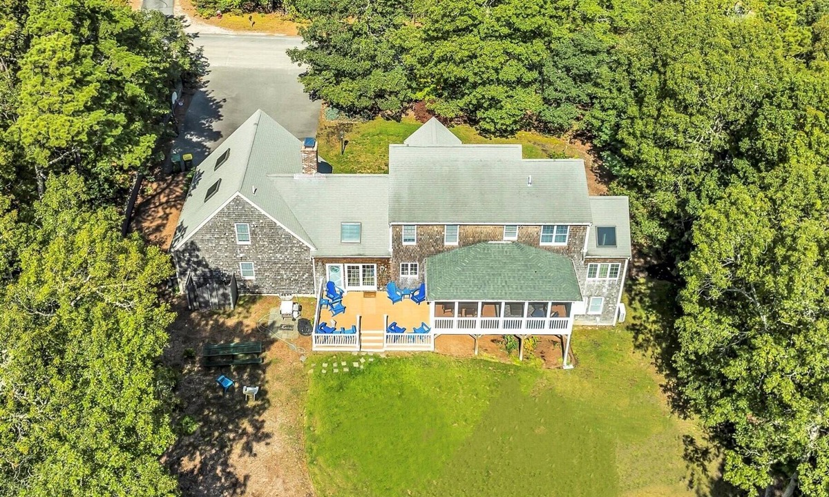 Orleans House | Five Bedrooms Plus a Fully Equipped Game Room! (2085)