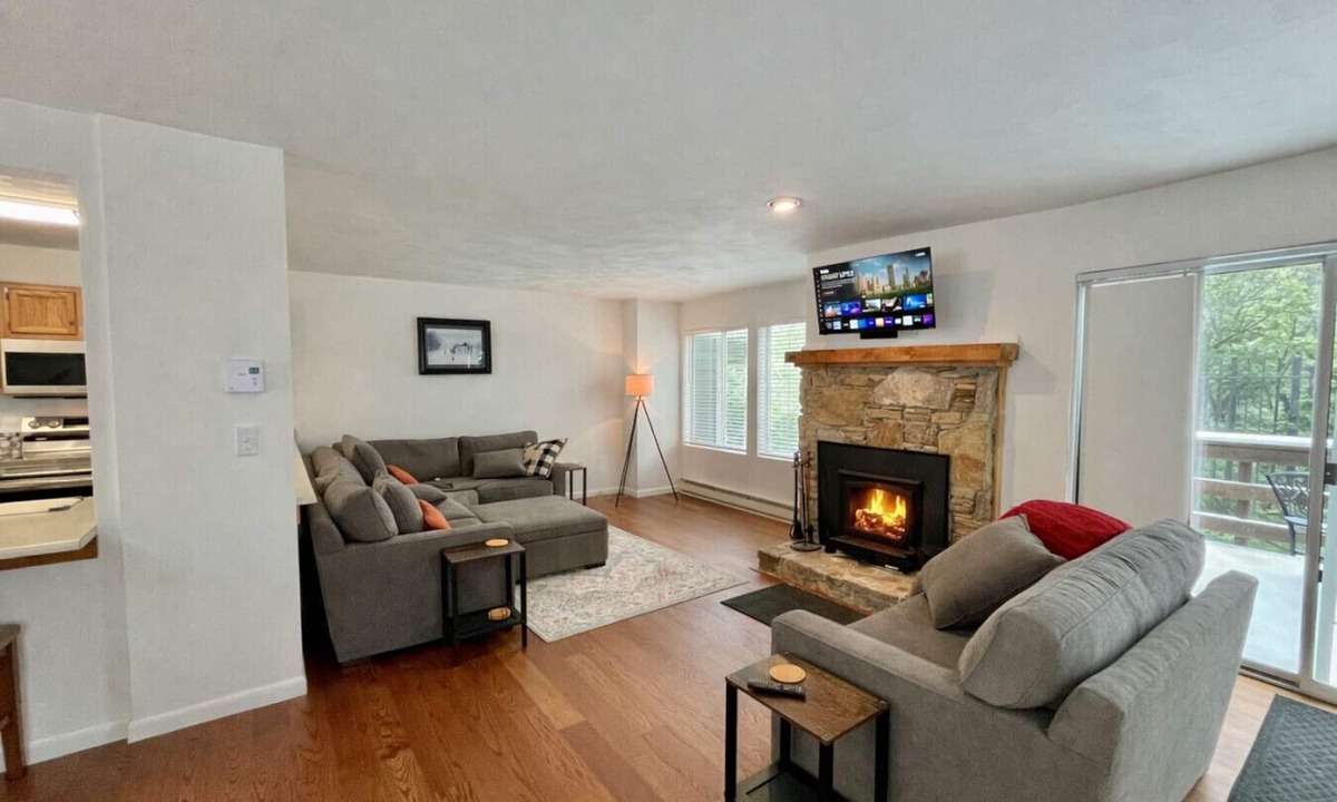 Jefferson Township Villa | Forest Views | Pool Access & Fireplace