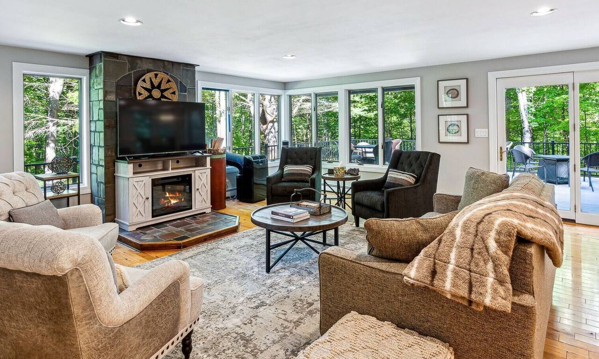 West Hartford House | Fox Crossing House with Large Deck & Fire Pit