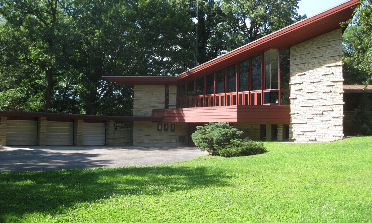 Austin House | Frank Lloyd Wright overnight rental - The Elam House