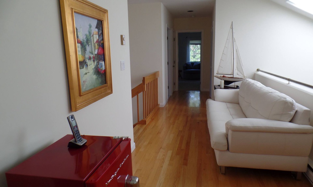 Edgartown House | Free Beach chairs FREE FERRY CAR RESV JULY WEEKLY RENTAL Game room Central AC