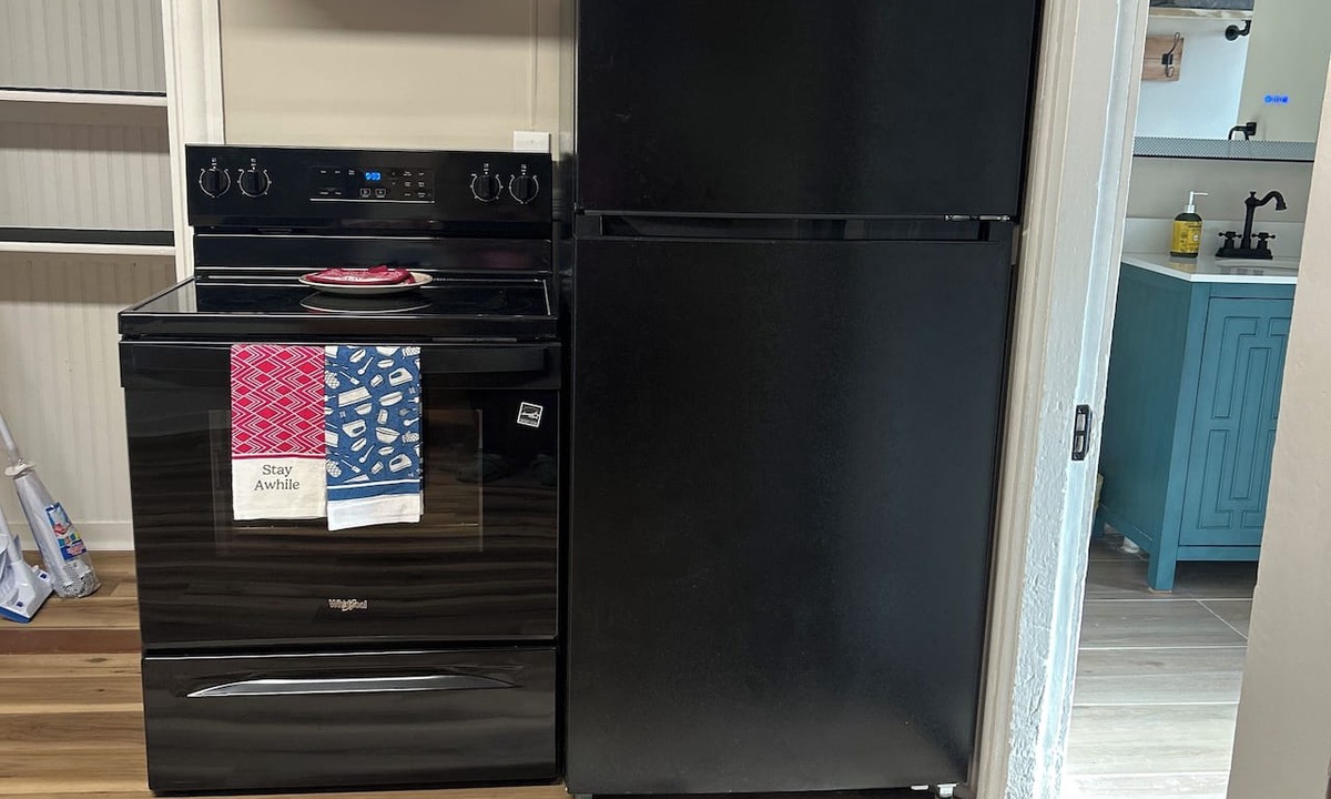 Norwich Apartment | Free coffee and tea +Close to casinos+bus stop+downtown+marina
