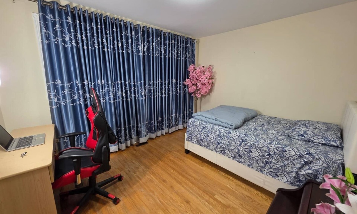 West Hill House | Freshly renovated studio room in Scarborough