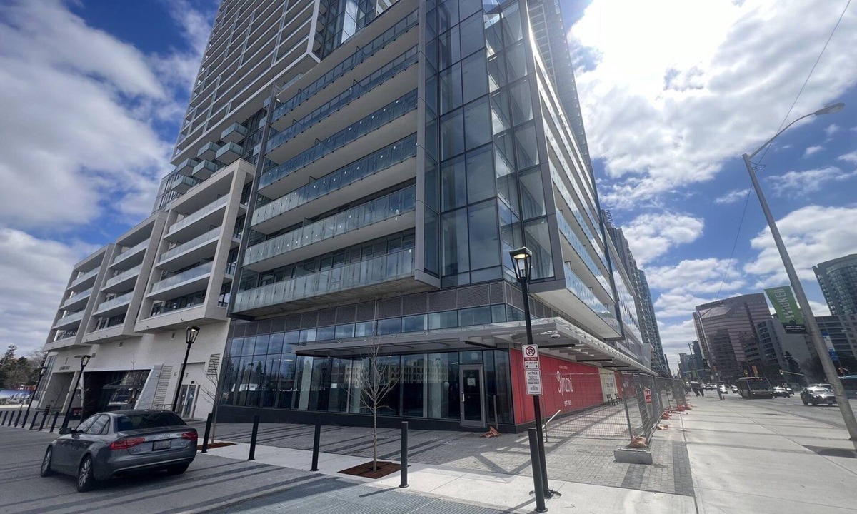 Newtonbrook Condo | Fully equipped 1 bedroom+den steps to Finch Subway