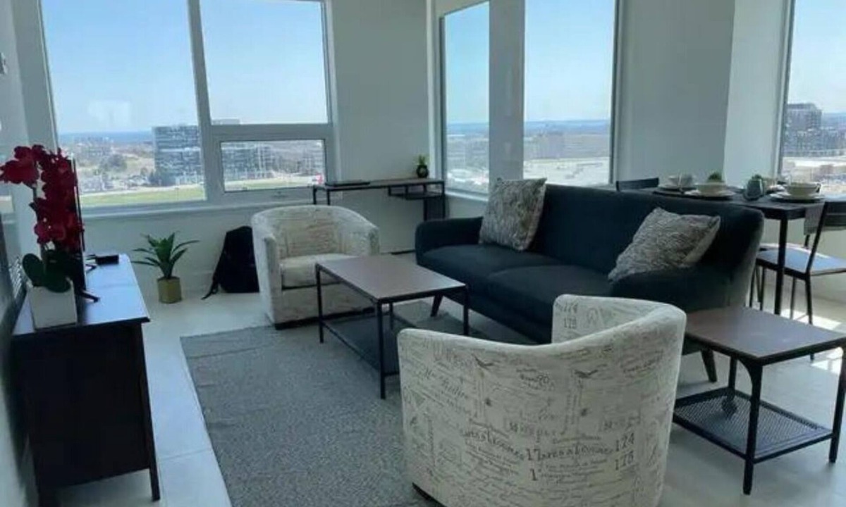 Oakville Condo | Fully Furnished 2 bed 2 bath condo short-term Utilities included