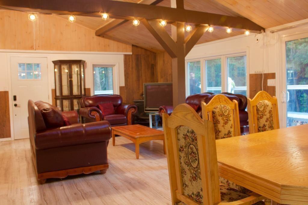 Mulmur Cottage | Fully Renovated 2 Bedroom Cottage with Creek view