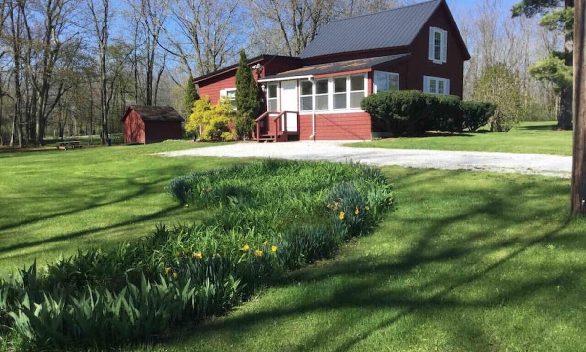 North Hero Cottage | Fun House with private Lake Champlain access!