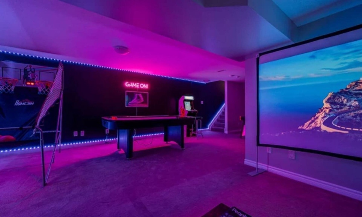 Ottawa Division House | Game Room, Theatre, King Bed, Private Patio