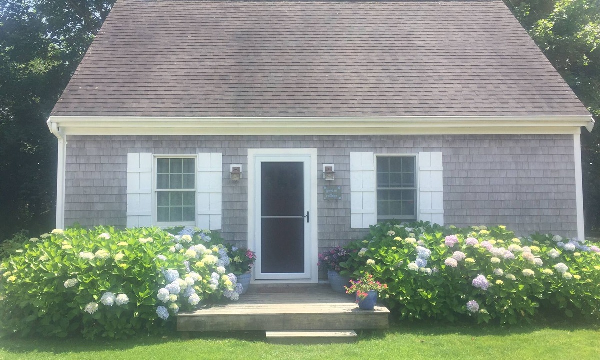 Katama Cottage | Garden Cottage-Bike to Town and Beach. Prime Katama location. Dog Friendly.