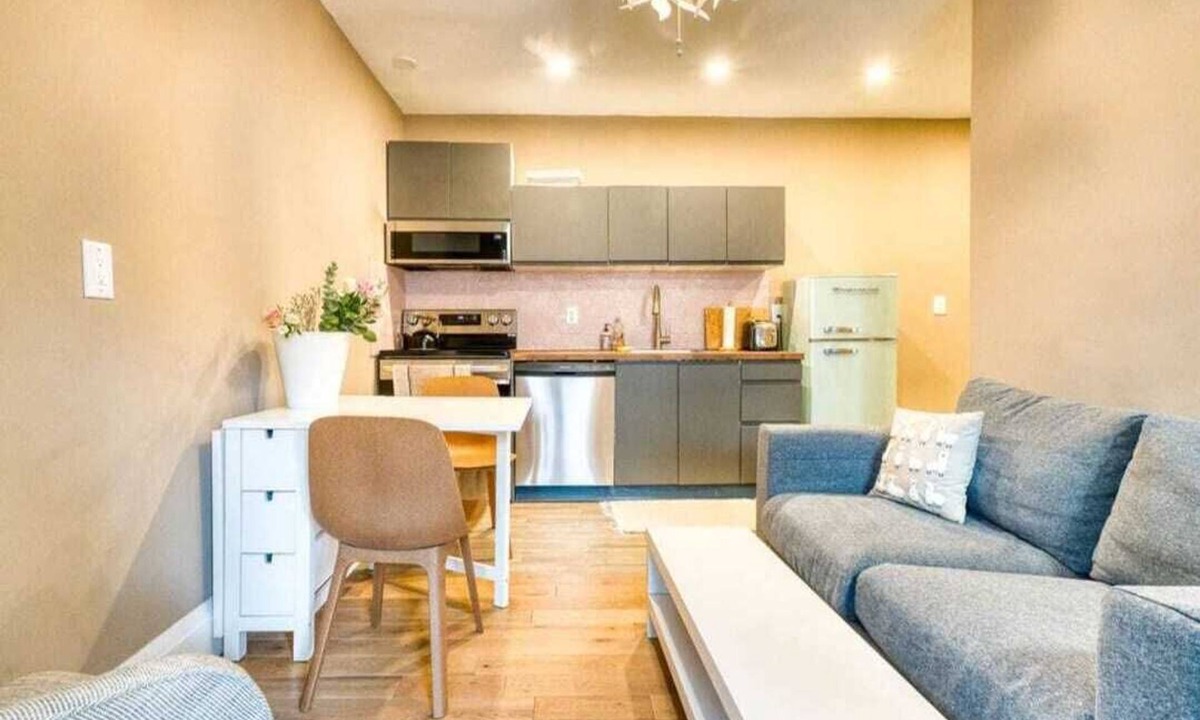 Roncesvalles Village Apartment | Garden-Facing Gem in Fab Roncy!