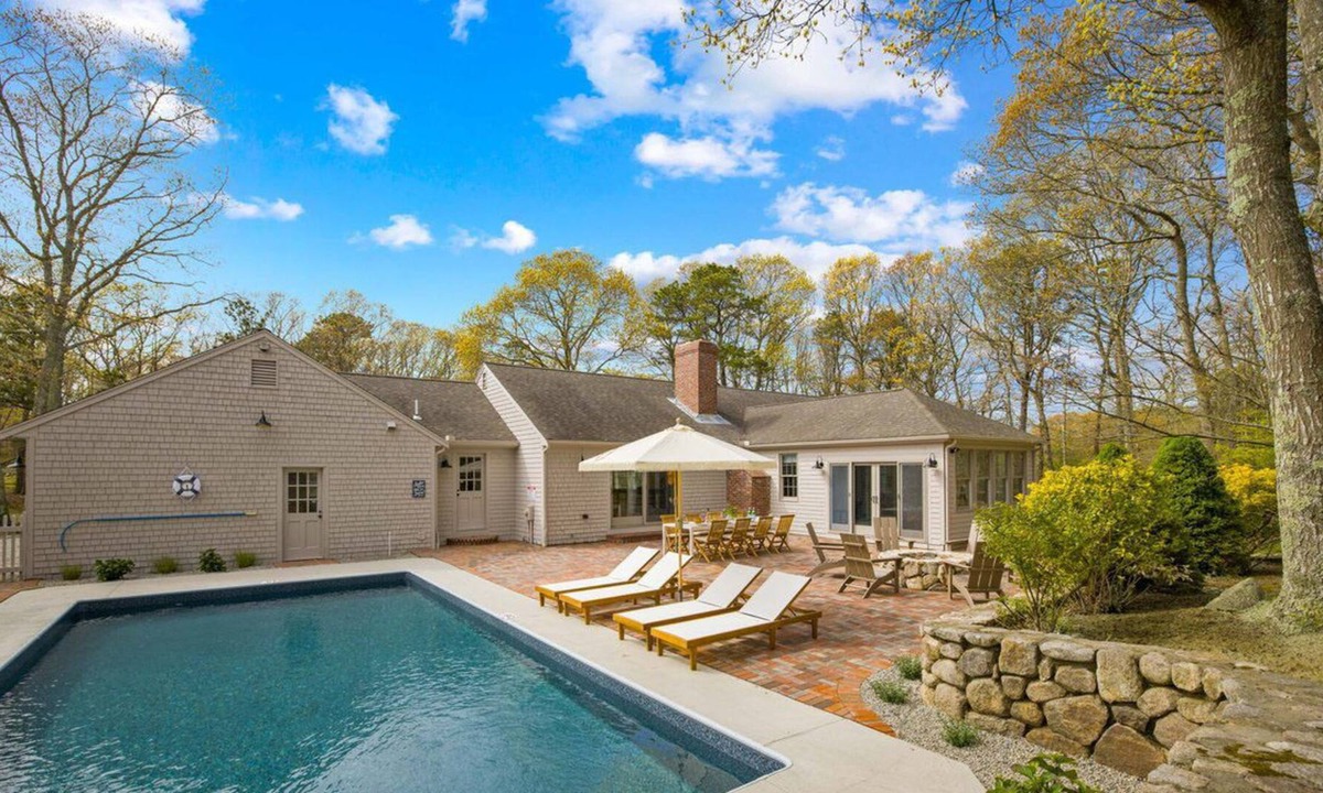 Cummaquid House | Glistening Cummaquid Pool House: 334-Ba