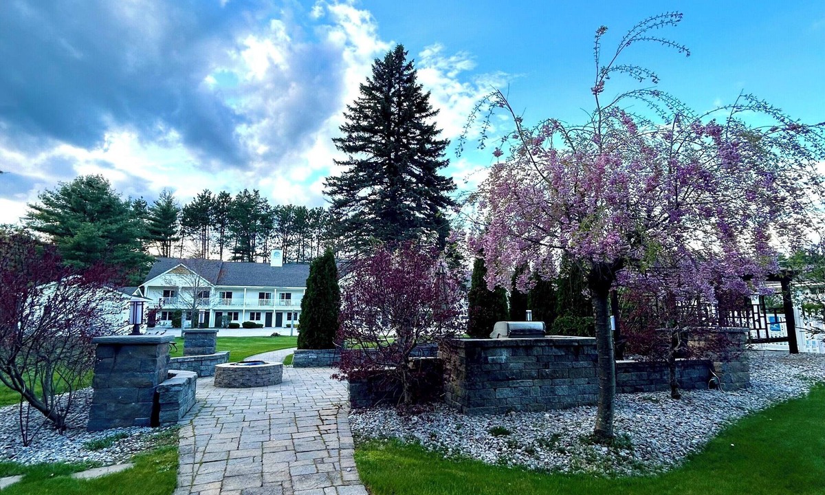 North Conway Hotel | Golden Gables Inn Dazzler Select by Wyndham