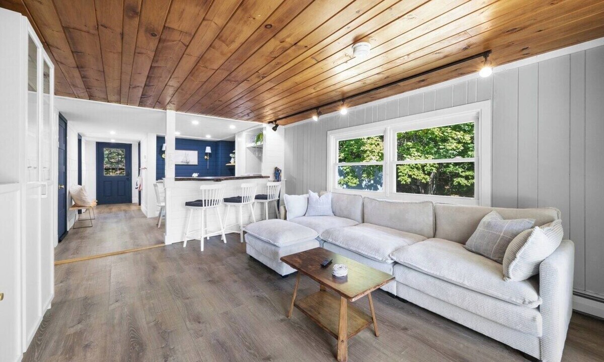 Ellsworth House | Golden Hour Retreat - Hot Tub & Lake Views