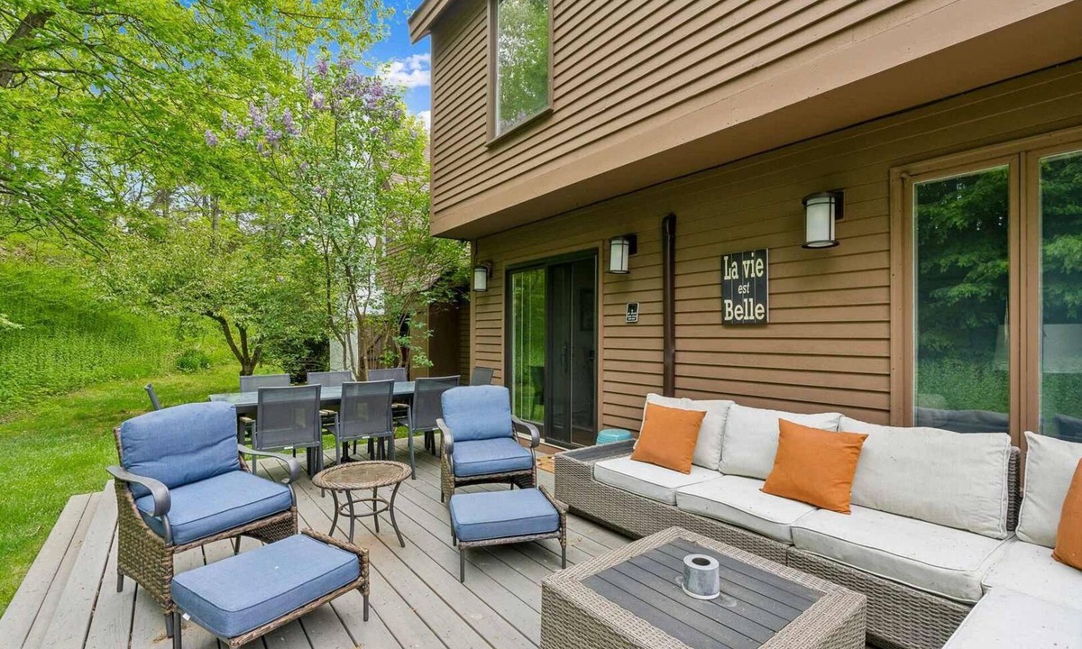 West Hartford Condo | Golf Fairway Condo with Views, Fairway Village