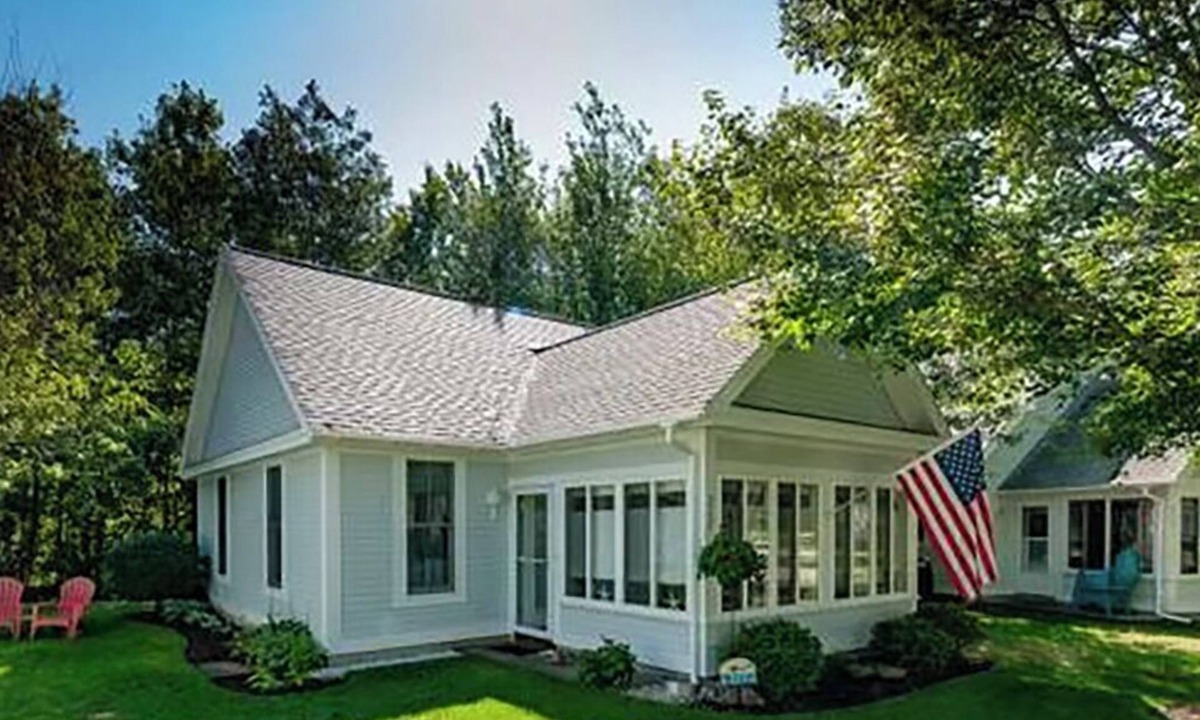 Summer Village Cottage | "Gone Coastal" Cozy 2-bedroom cottage in Summer Village